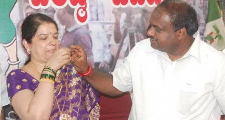 Meet Radhika, Beautiful Wife Of Karnataka Cm Kumaraswamy. She’s An Actress &Amp; Producer 4 Meet Radhika, Beautiful Wife Of Karnataka CM Kumaraswamy. She’s An Actress & Producer - RVCJ Media