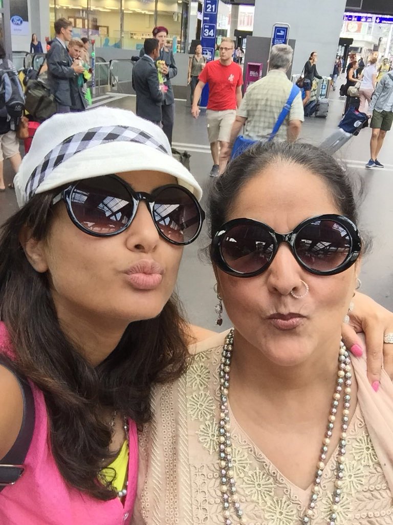 Hina Wished Her Mom On Mother’s Day While Promoting Samsung, Got Hilariously Trolled On Twitter - RVCJ Media