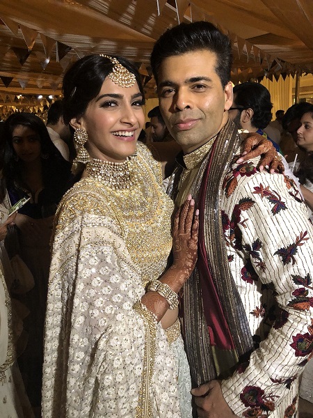 Karan Johar Danced His Heart Out On Sonam’s Reception; Twitter Called Him Chakka 4 Karan Johar Danced His Heart Out On Sonam’s Reception; Twitter Called Him Chakka - RVCJ Media