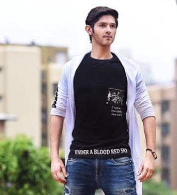 Remember Chocolaty Boy & Ex BB Contestant Rohan Mehra? He's Transformed Into A Muscular Man Now - RVCJ Media
