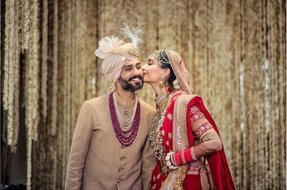 Sonam Kapoor Apologises To Her Fan For Tying The Knot With Anand Ahuja RVCJ Media