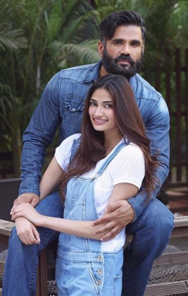 Bollywood Stars Completely Rock The Twinning Game And These Pics Are The Proof 9 Bollywood Stars Completely Rock The Twinning Game And These Pics Are The Proof - RVCJ Media