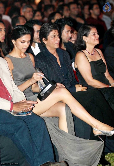10 Bollywood Celebrities Who Experienced Embarrassing Moments In Life - RVCJ Media