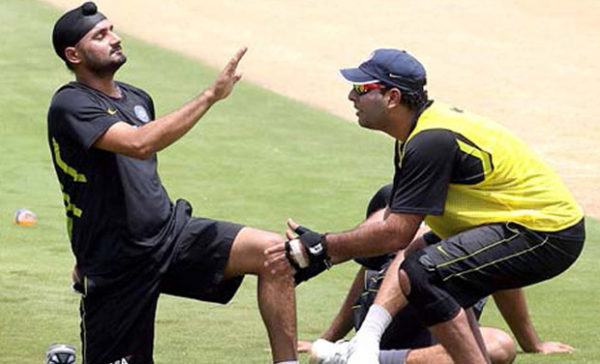 Yuvi Complained About No Electricity On Twitter. Bhajji Trolled Him In The Most Hilarious Way RVCJ Media