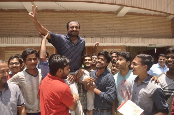 26 Students From Anand Kumar's Super 30 Cracked IIT-JEE. Happy Moment For Hrithik Roshan RVCJ Media
