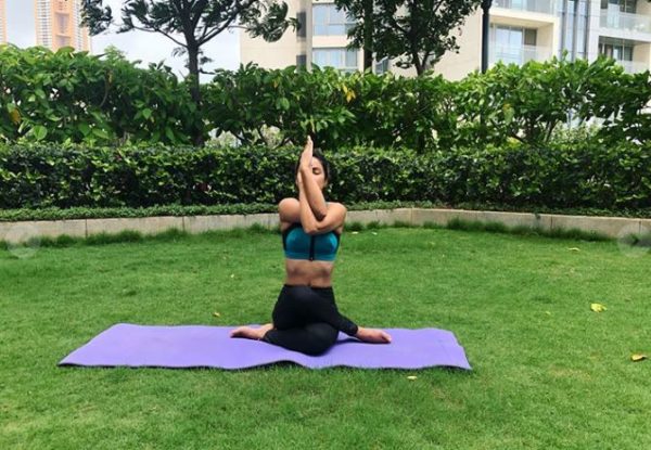 Hina Khan Shares Her Pictures Doing Yoga Which Flaunted Her Fit Body. Gets Badly Trolled - RVCJ Media