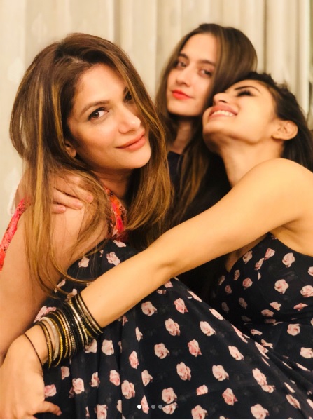 Mouni & Sanjeeda’s Lip-Kiss Video Is Breaking The Internet. Here’s What Happened - RVCJ Media