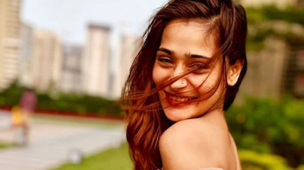 Sara Khan Posts Her Beach Pics On Insta. Gets Badly Trolled By Her Followers 2 Sara Khan Posts Her Beach Pics On Insta. Gets Badly Trolled By Her Followers - RVCJ Media