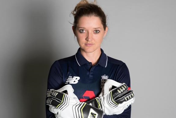 Sarah Taylor’s Lightning Quick Stumping Is Simply Incredible. Twitter Gives Her Title Of Female Dhoni RVCJ Media