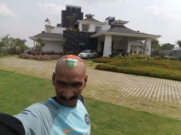 Ms Dhoni Did Something Special For India’s Biggest Cricket Fan After Victory In Ipl. Won Hearts 3 MS Dhoni Did Something Special For India’s Biggest Cricket Fan After Victory In IPL. Won Hearts - RVCJ Media