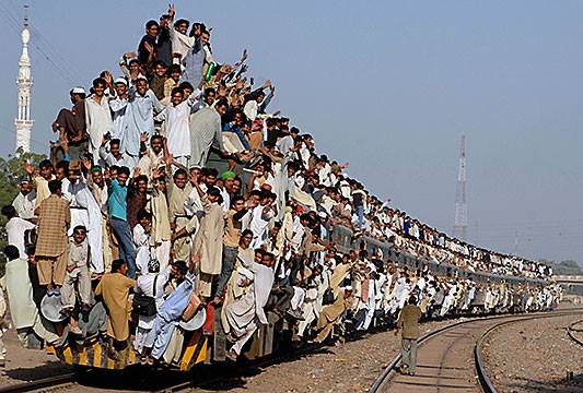 10 Hilarious Pics Which Will Make You Say, "This Happens Only In Pakistan" - RVCJ Media