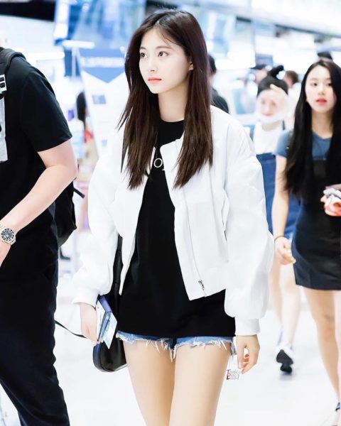 Forget Priya Prakash, Hair Flip Of This Korean Girl Is Melting Hearts Of Sakht Laundas - RVCJ Media