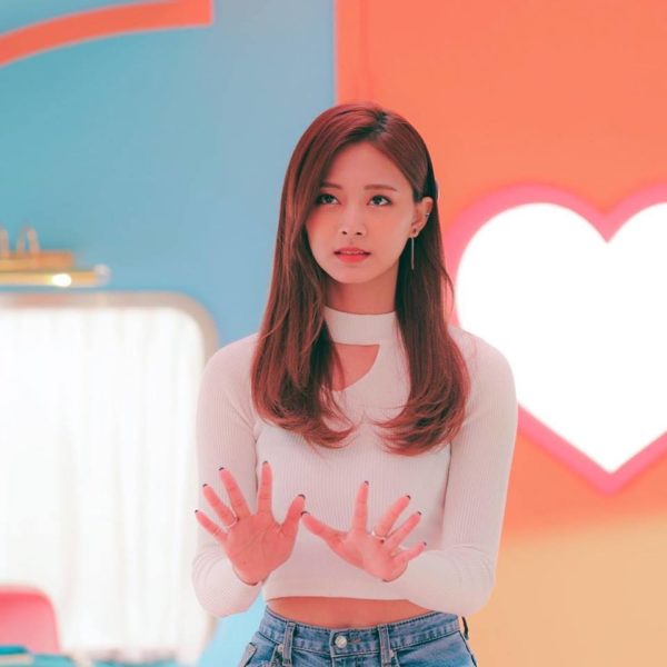 Forget Priya Prakash, Hair Flip Of This Korean Girl Is Melting Hearts Of Sakht Laundas - RVCJ Media