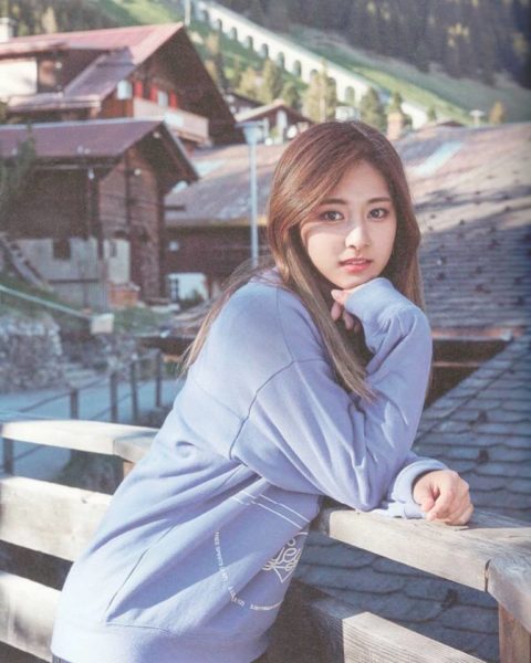 Forget Priya Prakash, Hair Flip Of This Korean Girl Is Melting Hearts Of Sakht Laundas - RVCJ Media