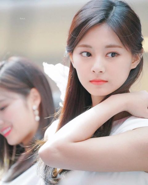 Forget Priya Prakash, Hair Flip Of This Korean Girl Is Melting Hearts Of Sakht Laundas - RVCJ Media