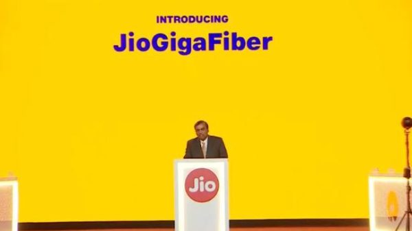 Jio Makes 2 Big Announcements. Launches Jio Broadband & JioPhone 2 - RVCJ Media