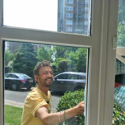 1St Pic Of Irrfan Khan After Cancer Treatment Is Out. He Looks Happy 4 1st Pic Of Irrfan Khan After Cancer Treatment Is Out. He Looks Happy - RVCJ Media