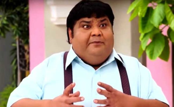 Fans Clicked Selfies At Kavi Azad'S Funeral. Munmun Dutta Slammed Them 2 Fans Clicked Selfies At Kavi Azad's Funeral. Munmun Dutta Slammed Them - RVCJ Media
