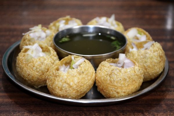 Vadodara Bans Pani Puri. 4000 Kgs Of Puris Thrown & The Reason Is Very Sensible - RVCJ Media