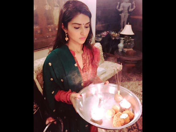 Salman To Launch Nutan's Granddaughter Pranutan? Her Pics Are Damn Beautiful - RVCJ Media