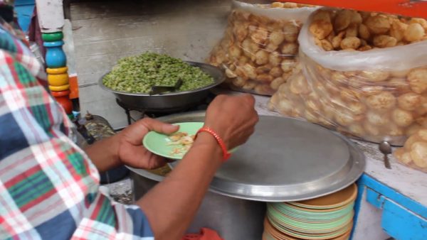 Vadodara Bans Pani Puri. 4000 Kgs Of Puris Thrown & The Reason Is Very Sensible - RVCJ Media
