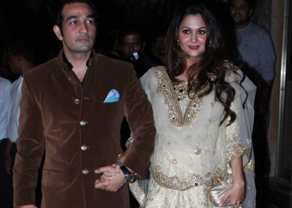 14 Bollywood Actresses Who Had Affairs With Already Married Men And Got Married With Them - RVCJ Media