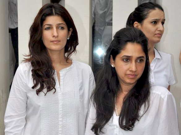 https://upload.wikimedia.org/wikipedia/commons/b/b5/Rinkie_khanna_twinkle_khanna.jpg