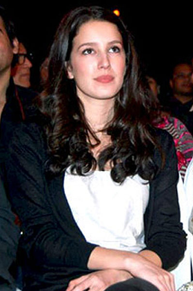 https://upload.wikimedia.org/wikipedia/commons/6/67/Isabel_Kaif_at_Stardust_Awards_2011.jpg