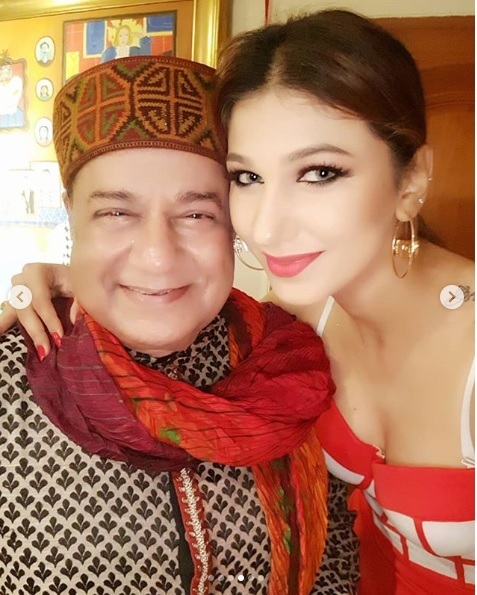 10 Pics Of Anup Jalota And His Girlfriend That Will Make Every Single Guy Jealous - RVCJ Media