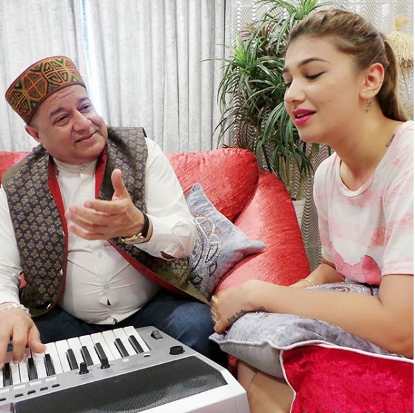 10 Pics Of Anup Jalota And His Girlfriend That Will Make Every Single Guy Jealous - RVCJ Media