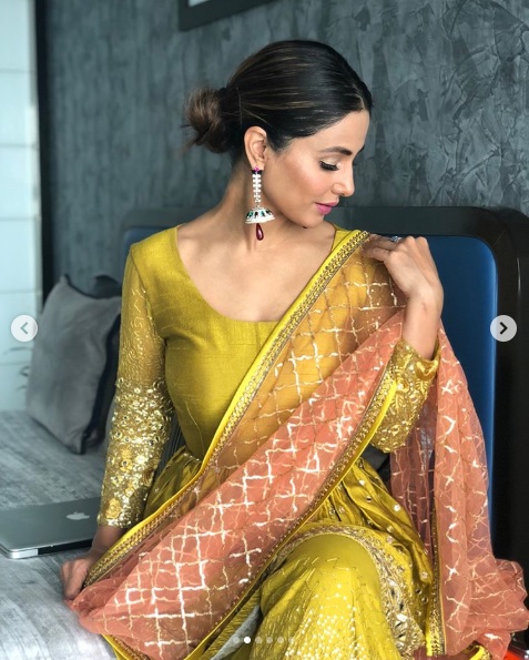 Hina Khan Wore A Traditional Dress On Eid, People Called Her Buddhi & Makeup Ki Dukan - RVCJ Media