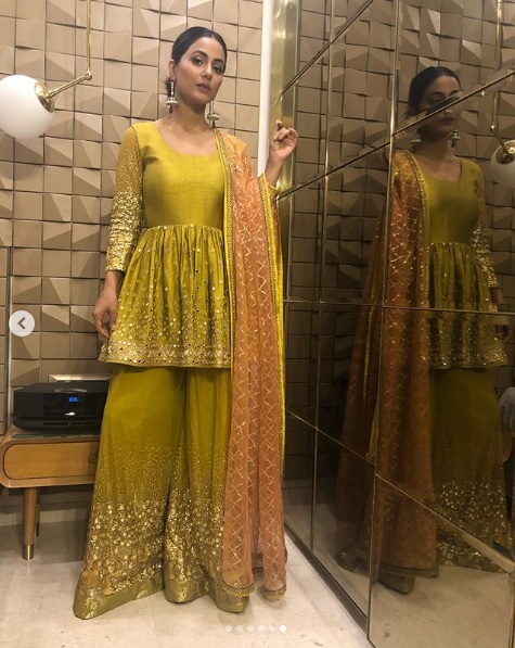 Hina Khan Wore A Traditional Dress On Eid, People Called Her Buddhi & Makeup Ki Dukan RVCJ Media