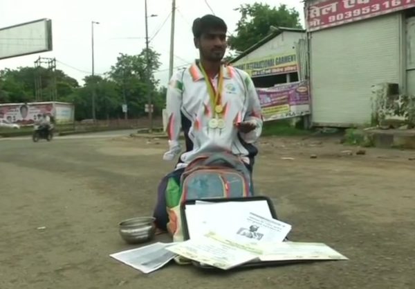 Para-Athlete Forced To Beg On Streets After MP Govt Didn’t Give Him A Job. Twitter Slammed Govt - RVCJ Media