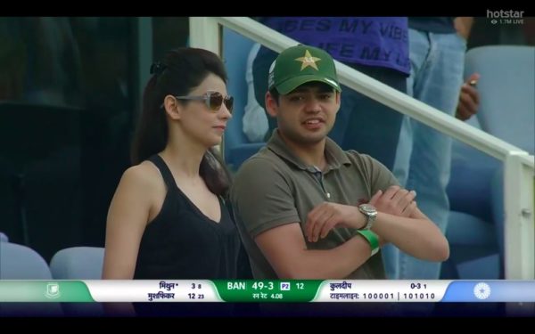 The Female Pakistani Fan Has Gone Viral. Indians Can't Stop Talking About Her - RVCJ Media
