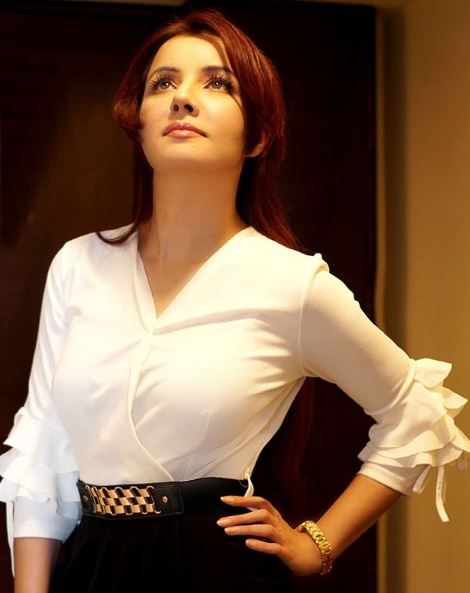 10 Pictures Of Pakistani Singer Rabi Pirzada That Will Make You Forget Everything - RVCJ Media