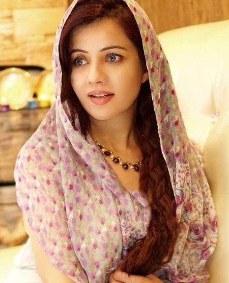 10 Pictures Of Pakistani Singer Rabi Pirzada That Will Make You Forget Everything - RVCJ Media