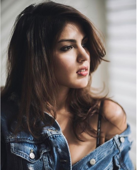“Jalebi” Star Rhea Chakraborty Is One Of The Hottest Actresses Ever & These 12 Pics Are The Proof - RVCJ Media