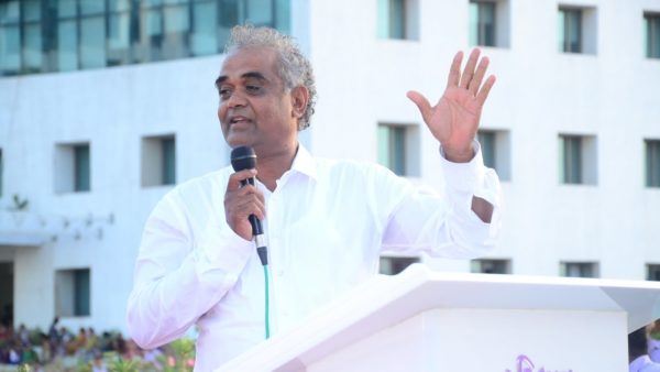 Gujarati Businessman Savji Dholakia Gifts Mercedes Worth 3 Crores To His 3 Employees. What A Boss - RVCJ Media