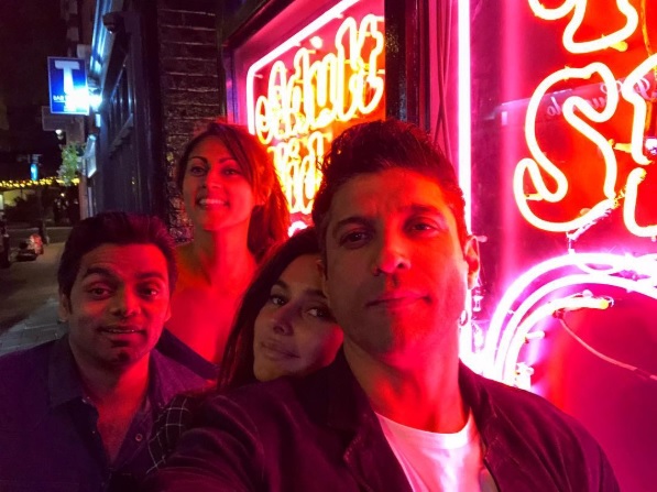 Shibani Dandekar Is Dating Farhan Akhtar? People Think So Because Of This Pic - RVCJ Media