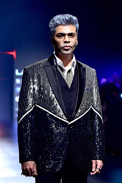 https://upload.wikimedia.org/wikipedia/commons/thumb/b/bb/Karan_Johar_walks_the_ramp_for_Shane_and_Falguni_Peacock.jpg/400px-Karan_Johar_walks_the_ramp_for_Shane_and_Falguni_Peacock.jpg