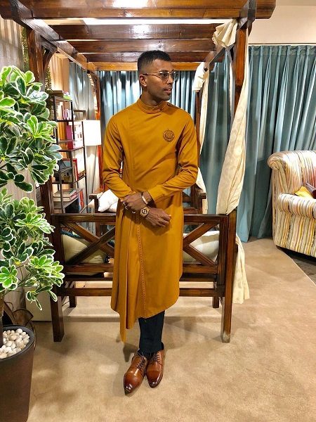 Rohit Sharma Mercilessly Trolled Hardik Pandya For His Dress. Twitter Agreed & Joined In Trolling - RVCJ Media