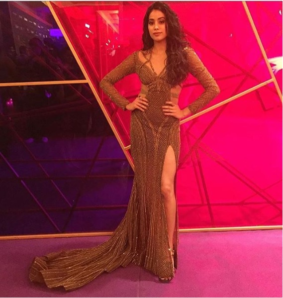 Janhvi Kapoor Wore A Revealing Dress At Vogue Women Of The Year Awards, Got Trolled Left & Right - RVCJ Media