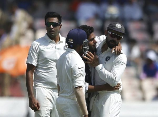 One More Fan Breaches Security To Hug Virat Kohli & Click Selfie With Him - RVCJ Media