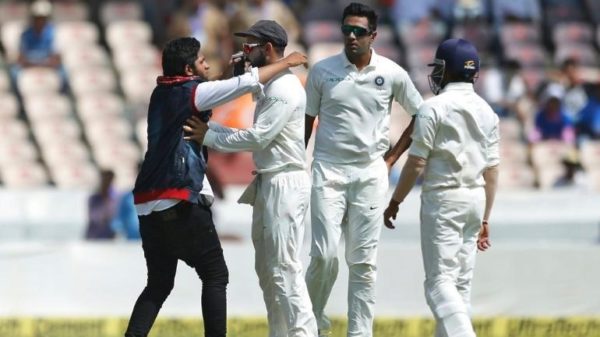 One More Fan Breaches Security To Hug Virat Kohli & Click Selfie With Him - RVCJ Media