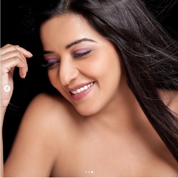 Monalisa Shared A Very Hot Pic, People Trolled Her & Asked To Post Photos Without Clothes - RVCJ Media