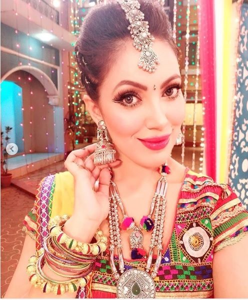 Hater Asked Munmun How Much She Charges For 1 Night. She Shut Him Down With A Befitting Reply - RVCJ Media