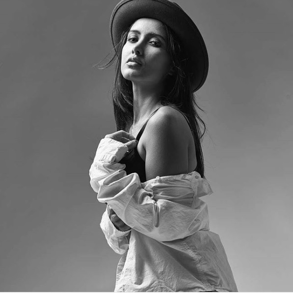 This Gorgeous Model Is All Set To Make Bollywood Debut. Her Pics Are Too Hot To Handle - RVCJ Media