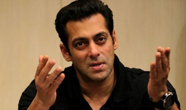 Why Priyanka Needs A Dating App When She Is Married? Salman Has An Interesting Question For PC - RVCJ Media