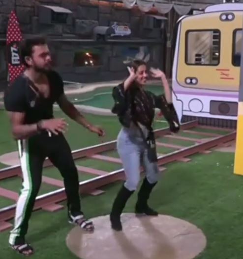 Anup Jalota And Srishty Rode Dance Together On Chaand Chupa Song. You Can't Miss The Video - RVCJ Media