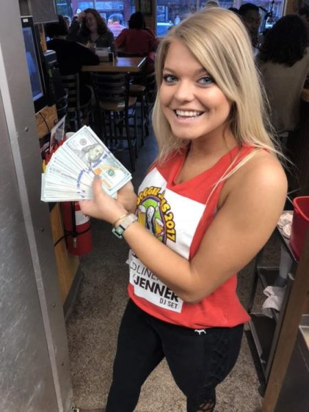 YouTuber Ordered Just 2 Bottles Of Water And Leaves Rs 7 Lakh Tip For The Waitress - RVCJ Media